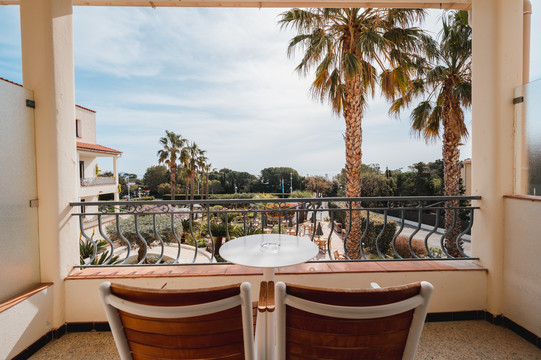 Chambre 3 pers vue jardin avec balcon