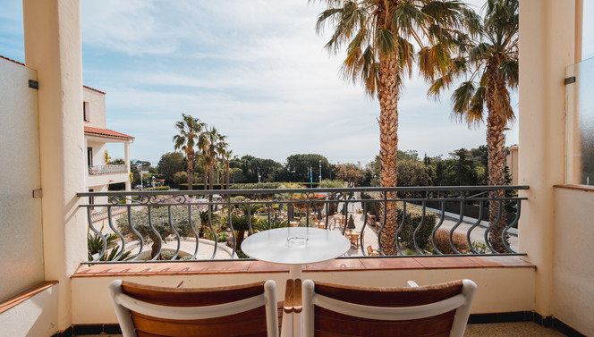 Chambre 3 pers vue jardin avec balcon